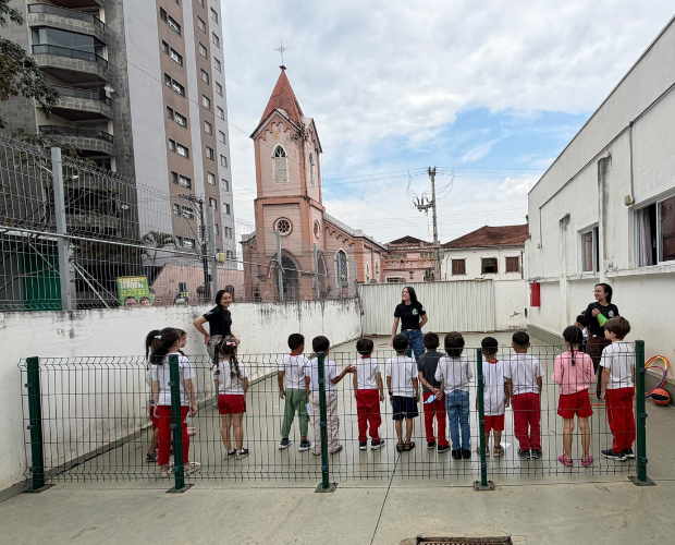 Fisioterapia aproxima ci�ncia do movimento de crian�as e adolescentes em a��es nas escolas